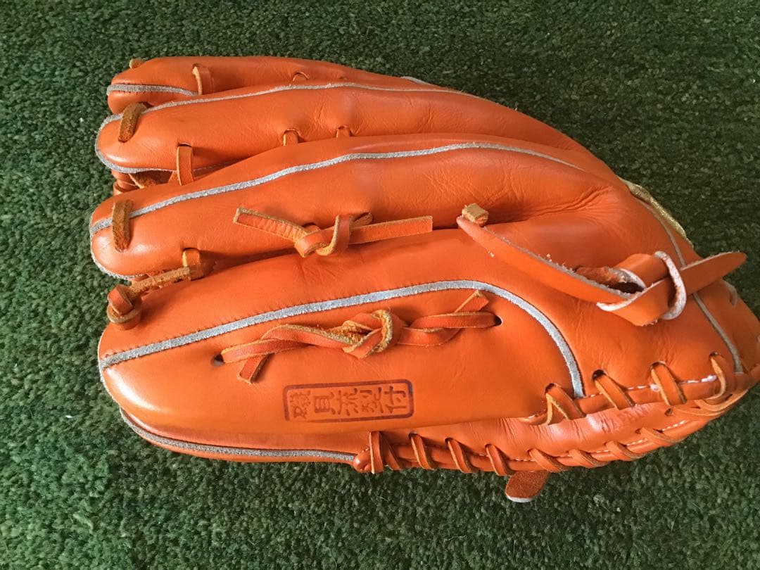硬式用グローブ　ウィルソンスタッフ　投手用　磯貝流湯もみ型付