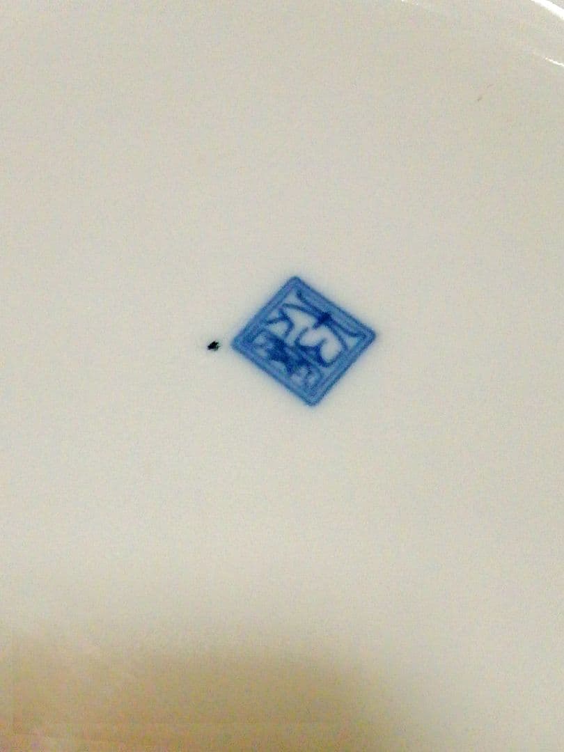 京都の老舗ブランド「たち吉」の大皿/ 英国で高値取引