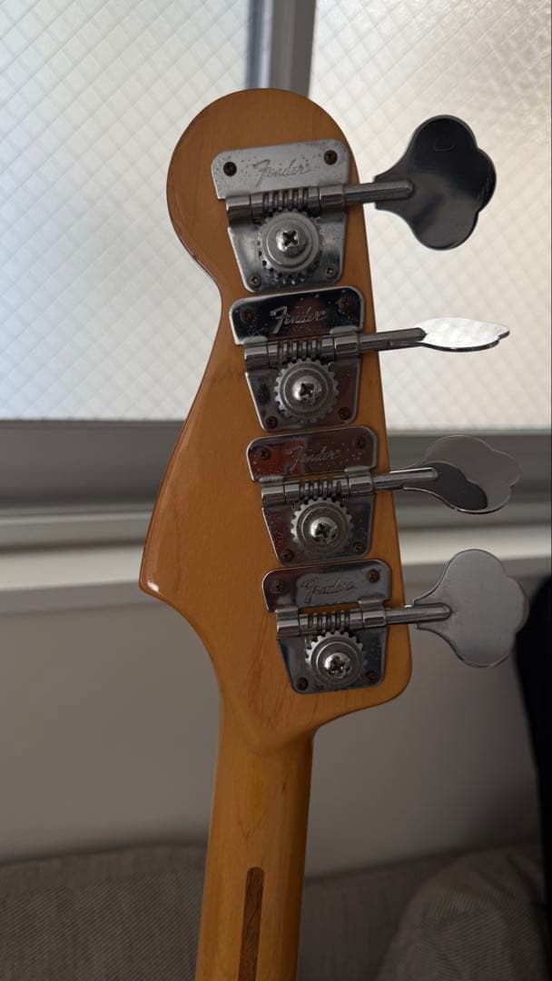 Fender Jazz Bass サンバースト 4弦