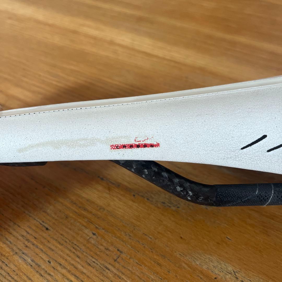 fi'zi:k airone カーボンブレードレール