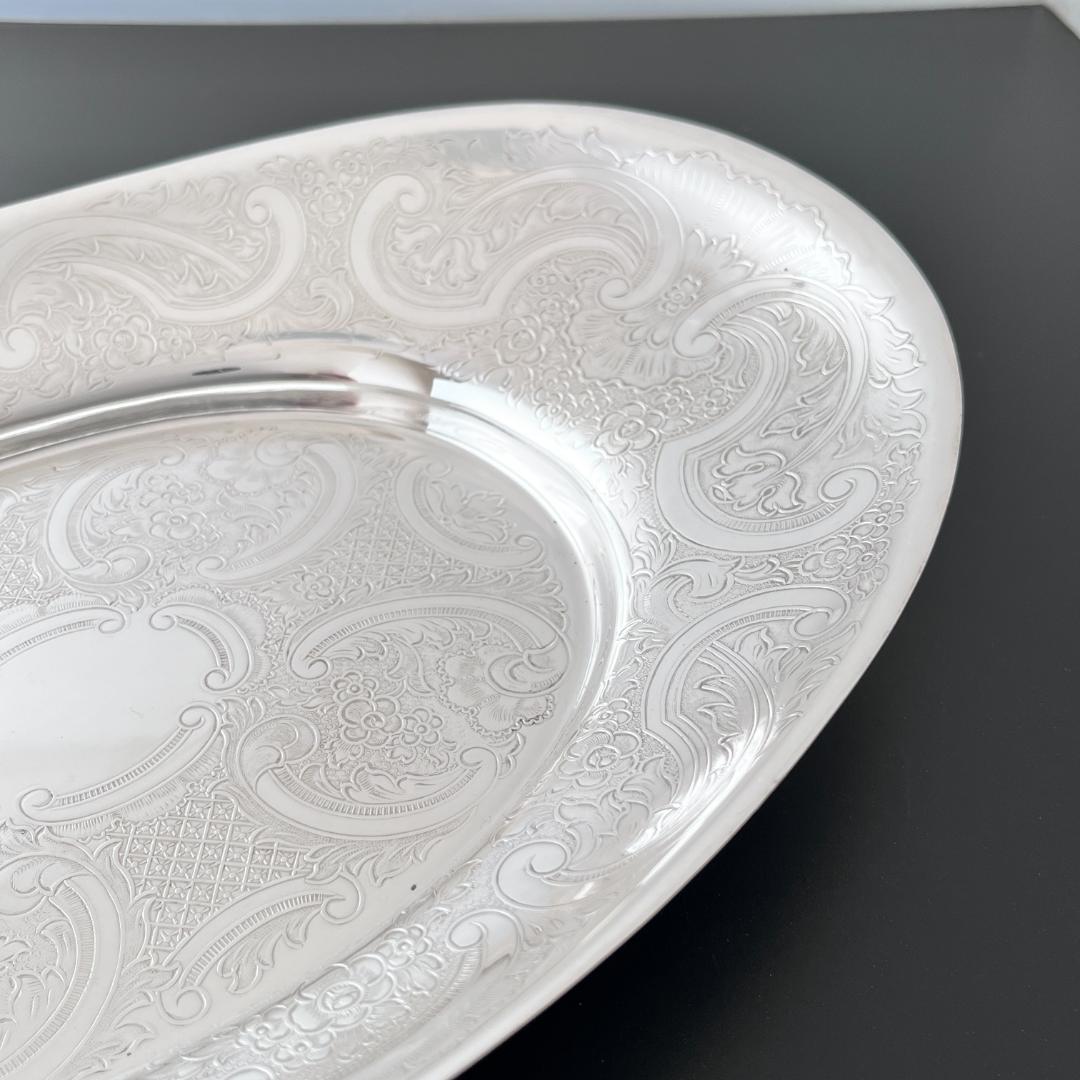 【英国】ブレッドプレート【シルバープレート】 優雅なチェイシング