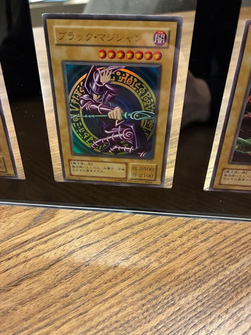 遊戯王 ブラック マジシャン 3種 初期含む ディスプレイ付き