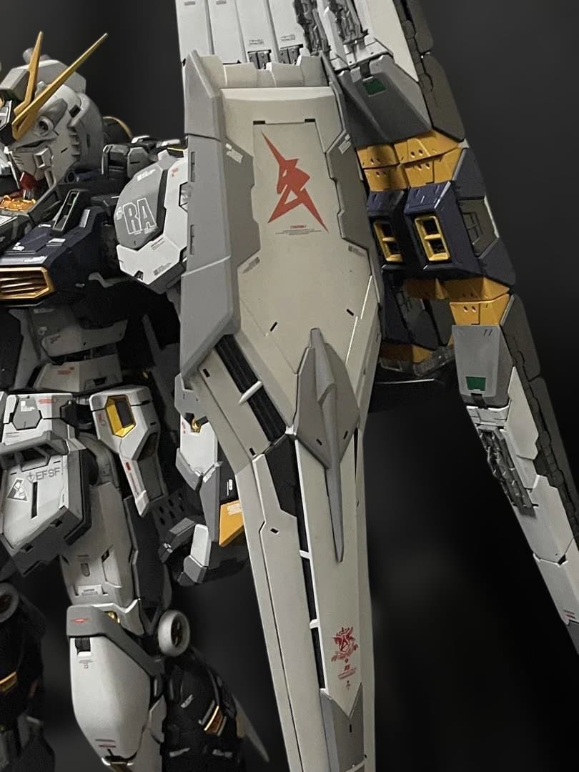 PG UNLEASHED 1/60 νガンダム 国内正規品塗装済み完成品