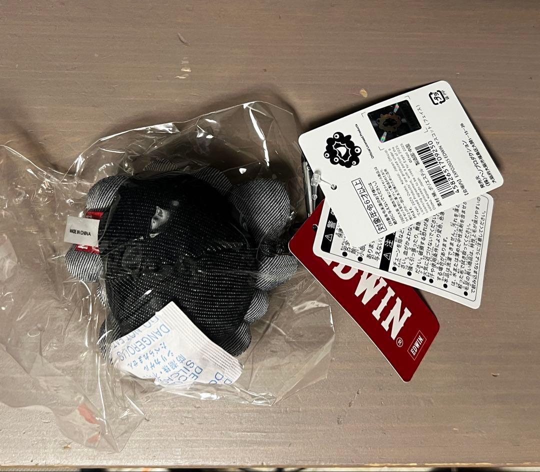 大阪関西万博　ミャクミャクEDWIN 黒 フェイス マスコット カラビナ