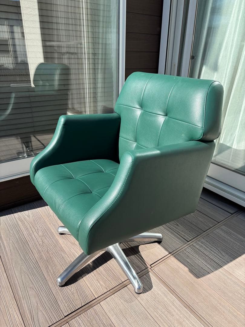 グリーン合成皮革　カット椅子　油圧式