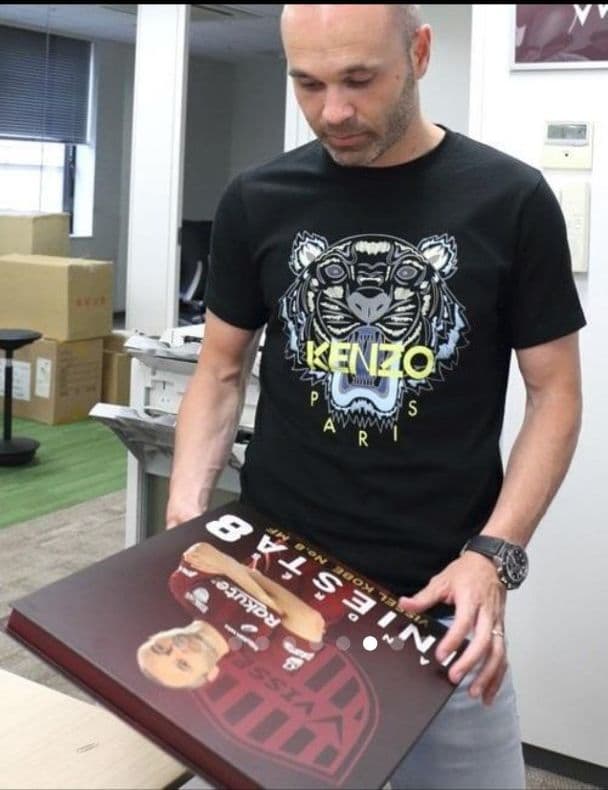 ⭐️限定⭐️イニエスタ ユニフォームBOX