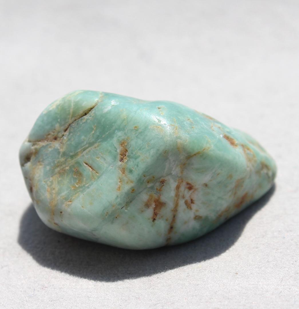 ［明緑・良質］糸魚川翡翠 原石 42.0g