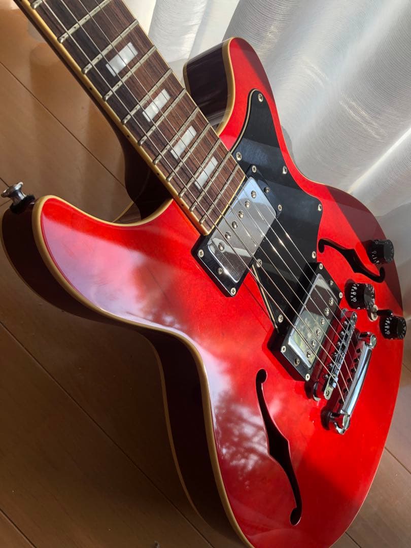 レッド セミホロウボディ エレキギター