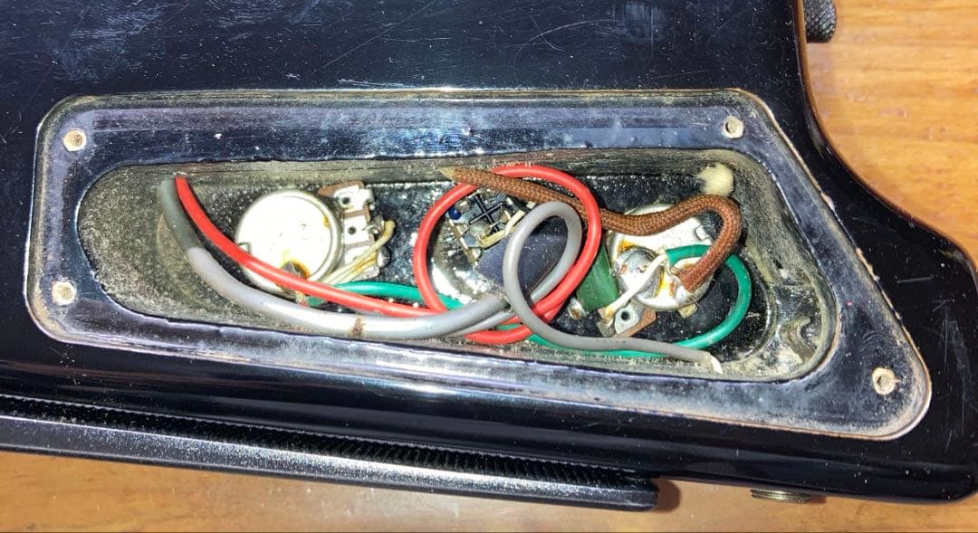 【タムタム値引き】HOHNER G2 Tremolo ヘッドレスギター