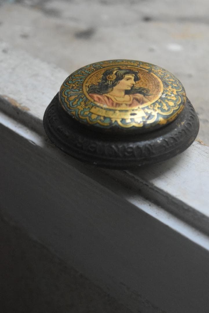 レア！CHOCOLAT MENIER　アールヌーヴォー　ブリキ缶皿　ボンボン