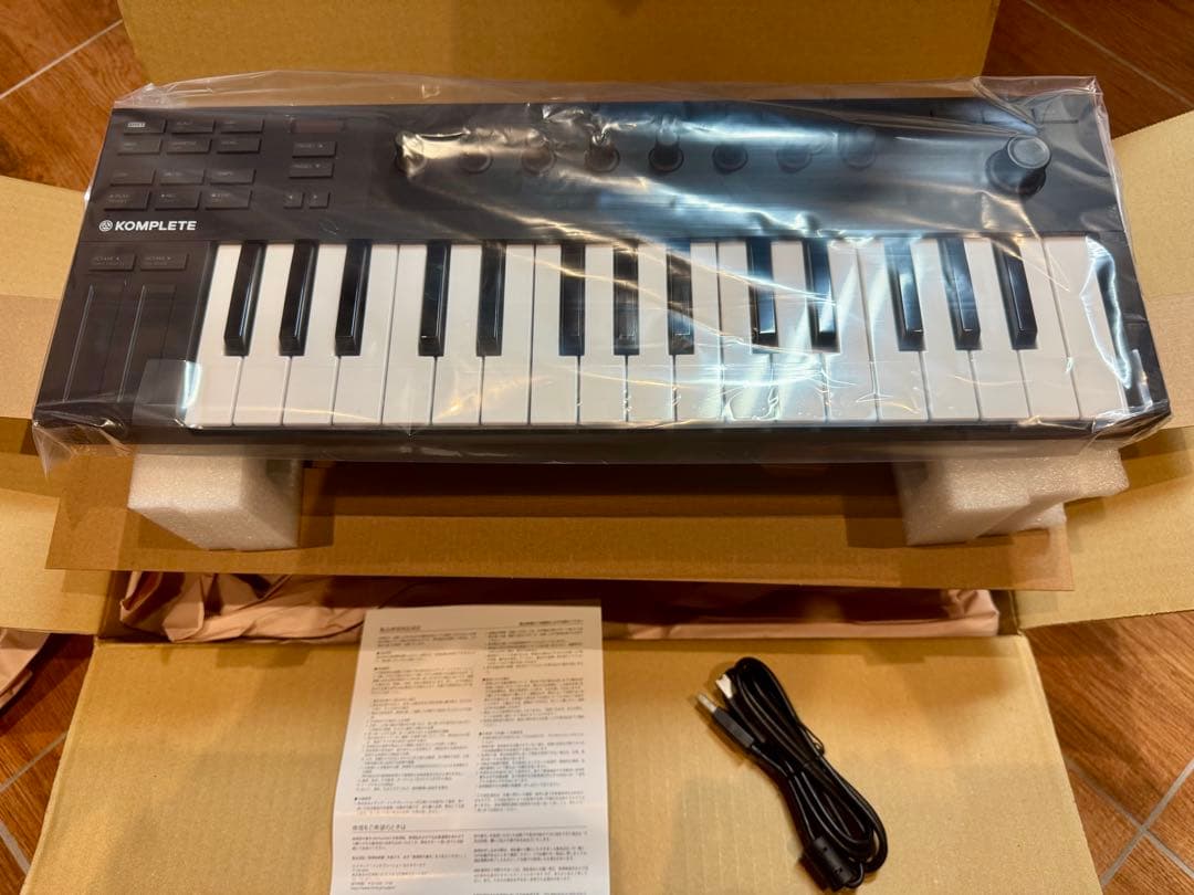 KOMPLETE KONTROL M32 【完全未使用品】