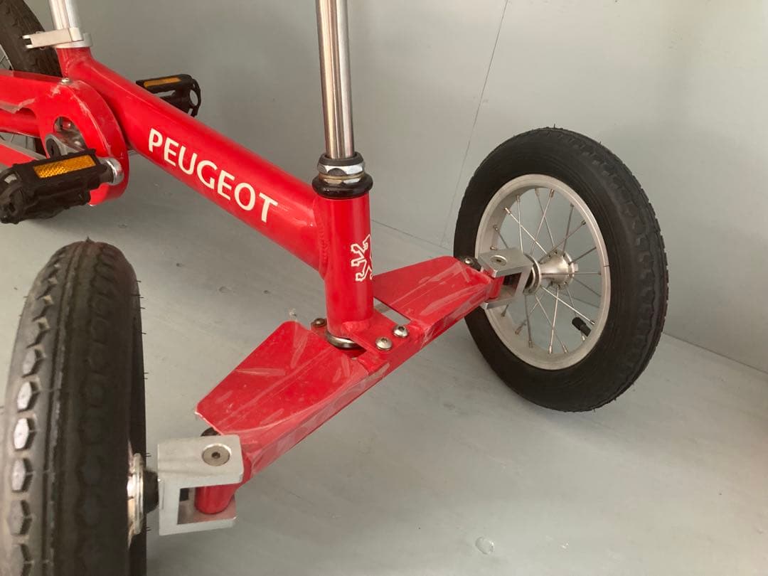 ビンテージ　PEUGEOT 赤 三輪車