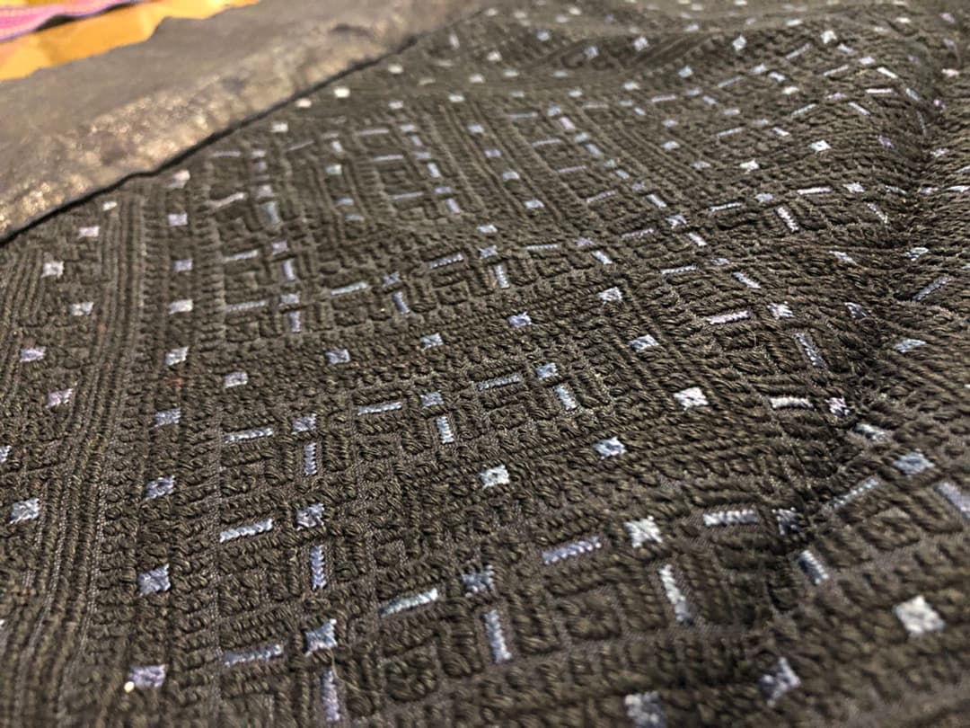 セミアンティーク？ミャオ族の前掛け