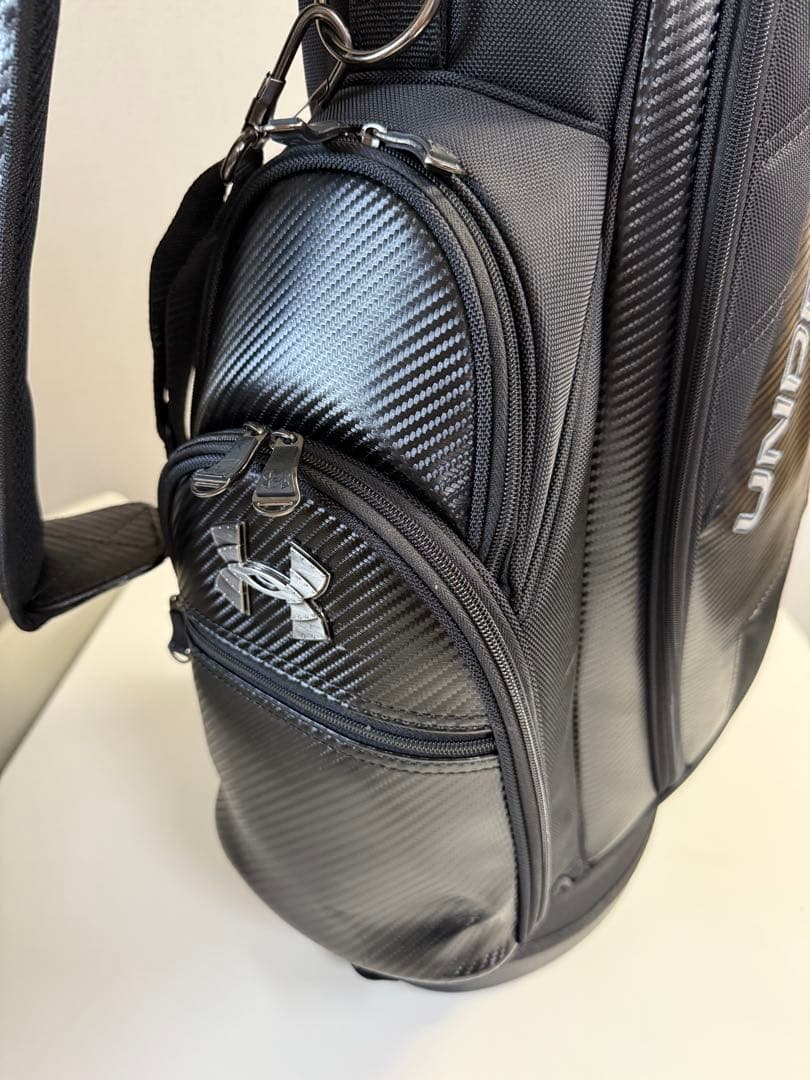 Under Armour キャディーバック　ブラックカーボン調セルフスタンド