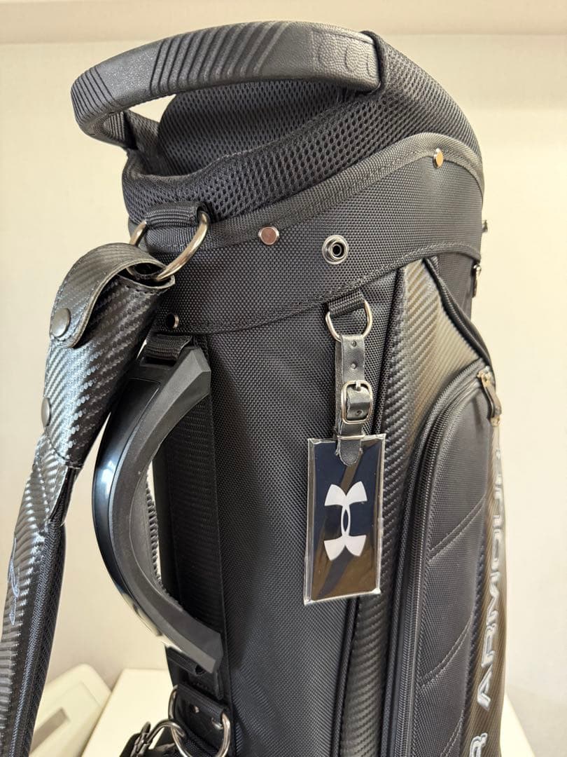 Under Armour キャディーバック　ブラックカーボン調セルフスタンド