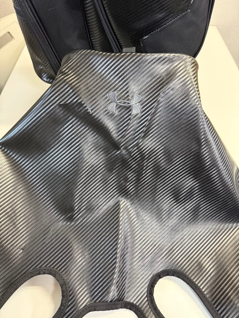 Under Armour キャディーバック　ブラックカーボン調セルフスタンド