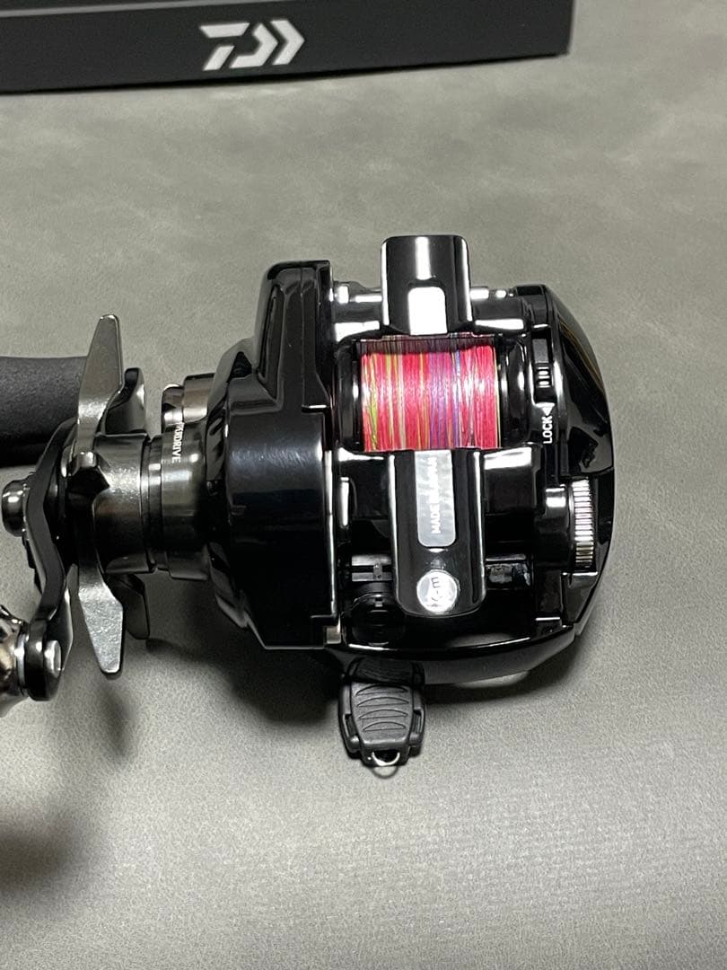 ダイワ 22ジリオン TW HD 1000XHL (左)