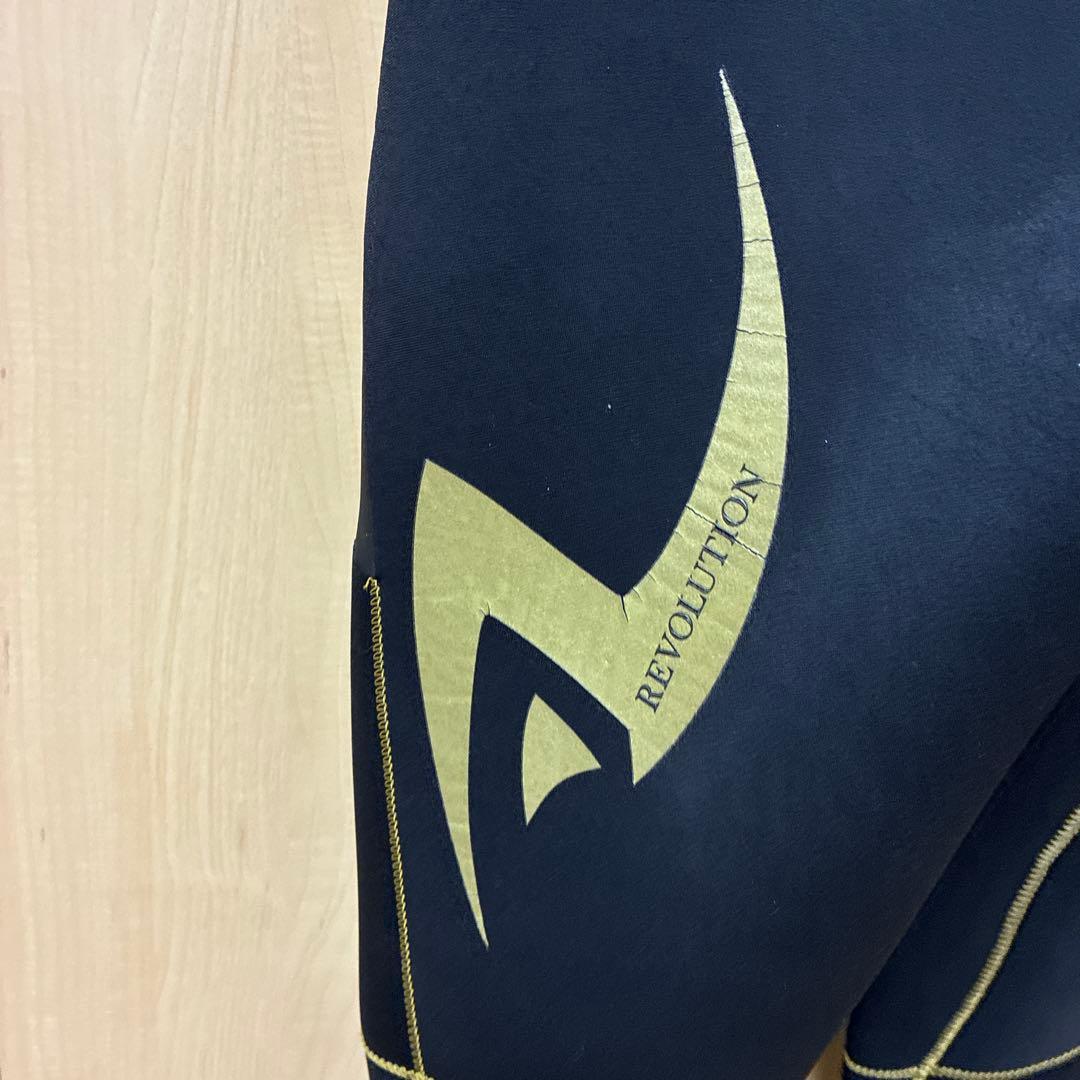 REVO セミドライスーツ ブラック/オリーブ　5/3