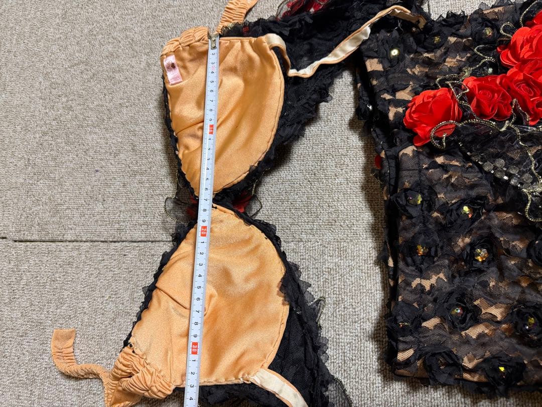 ベリーダンス セットアップ 黒と赤 花柄