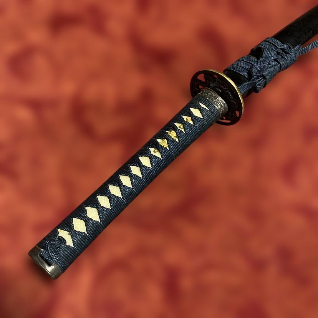 模造大刀 濃紺柄 龍彫透し丸鍔 黒梨地鞘