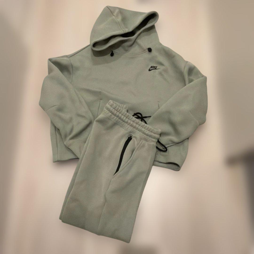 Nike レディース　テックフリース　上下セット オリーブグリーン
