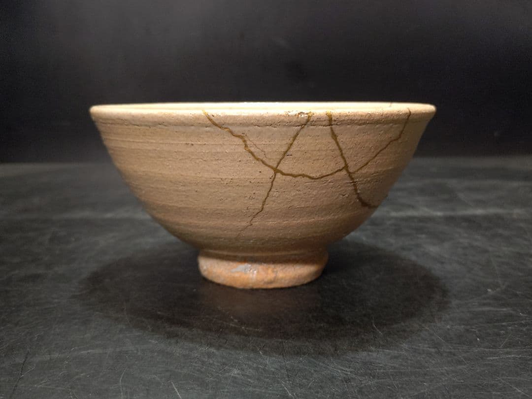 人間国宝　中里無庵（十二代中里太郎右衛門）造　唐津井戸茶碗　共箱　金継あり