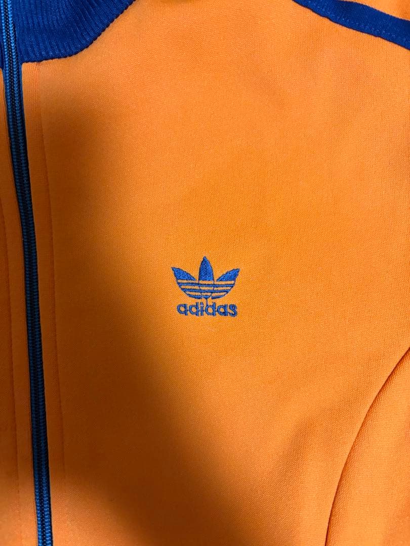 adidas ジャージ　オレンジ色