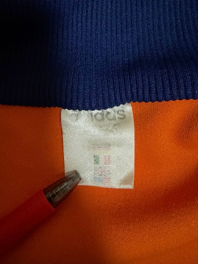 adidas ジャージ　オレンジ色