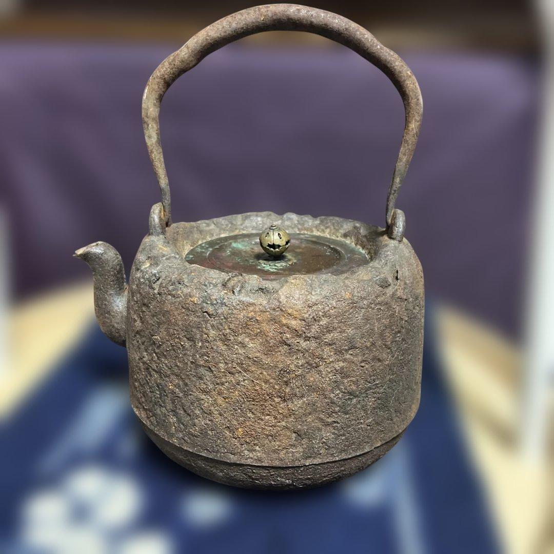龍文堂造　鉄瓶　茶道具　煎茶道具　時代物　アンティーク　岩肌道安形銅蓋鉄瓶