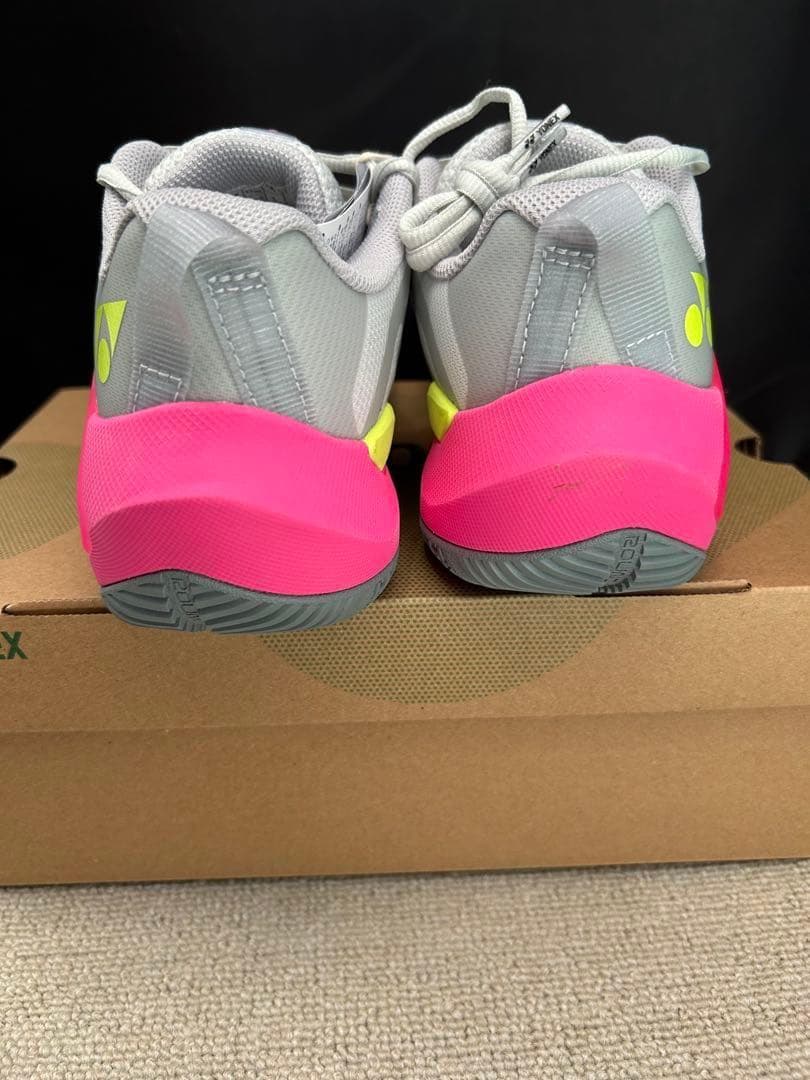 25.0㎝　サブアクシアウィメン　新品未使用　YONEX　バドミントンシューズ