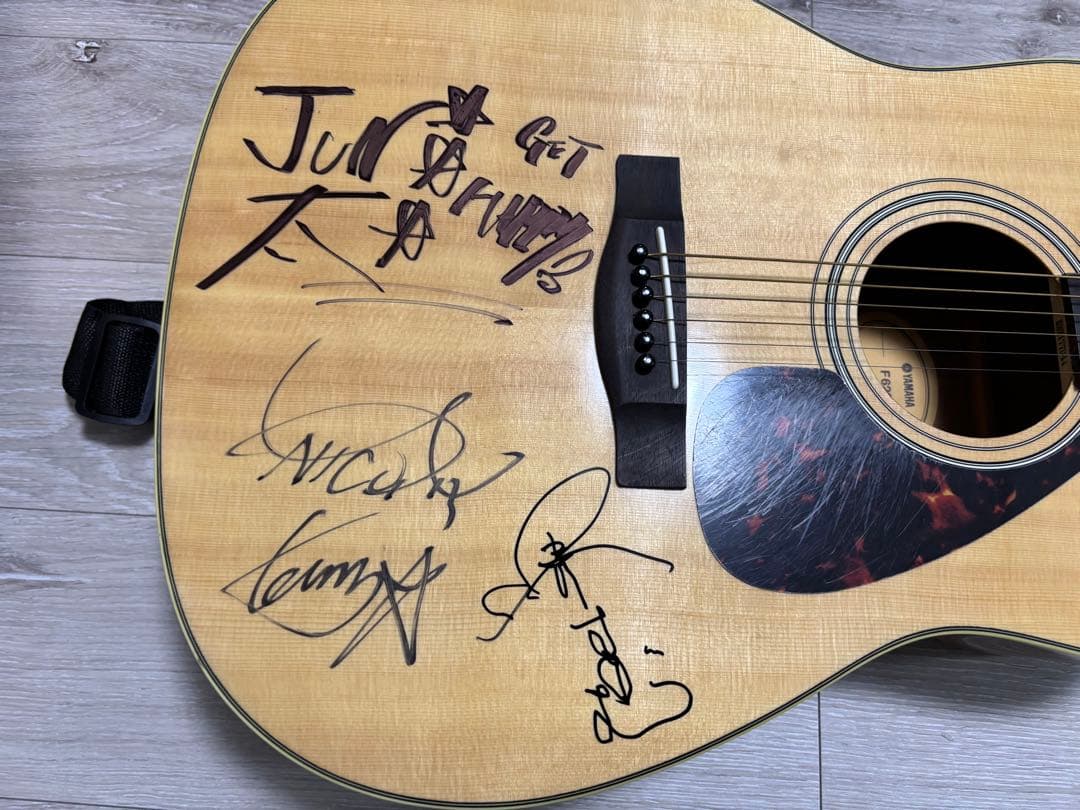 シ*カ様 サイン入りアコースティックギター YAMAHA F-620
