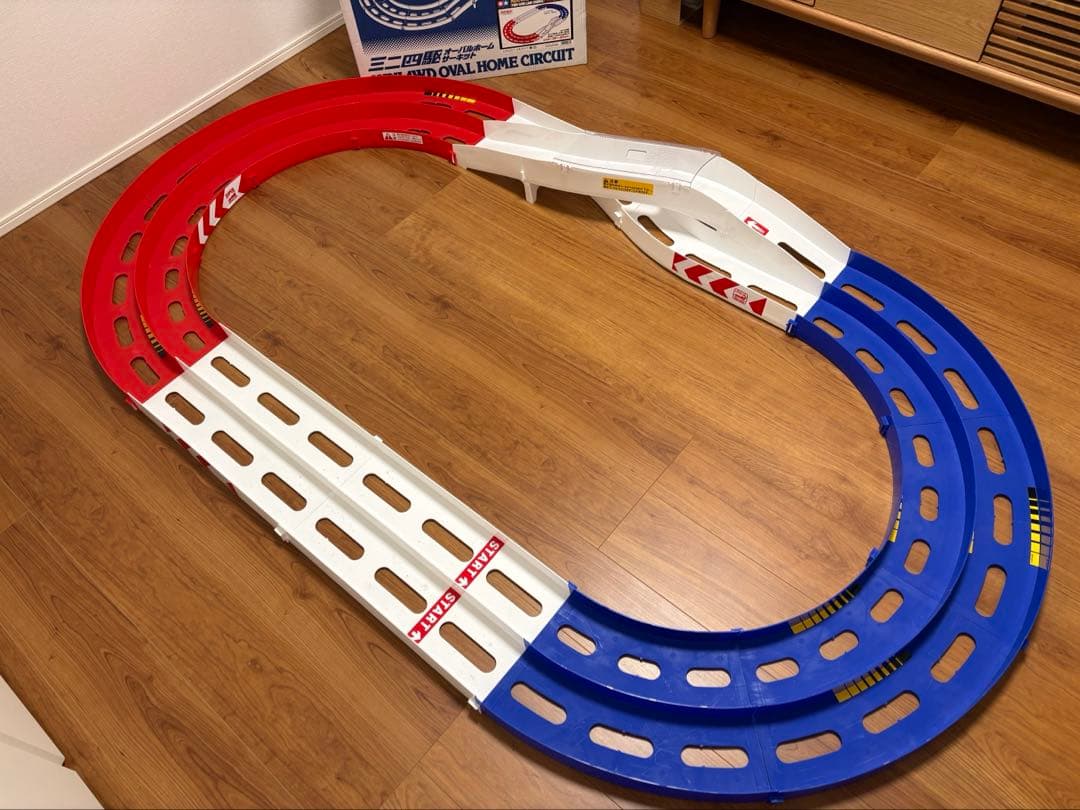 ミニ四駆サーキット 赤・白・青