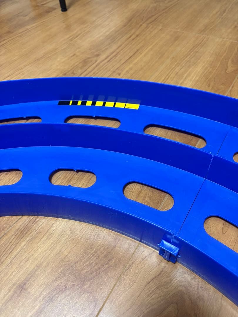 ミニ四駆サーキット 赤・白・青