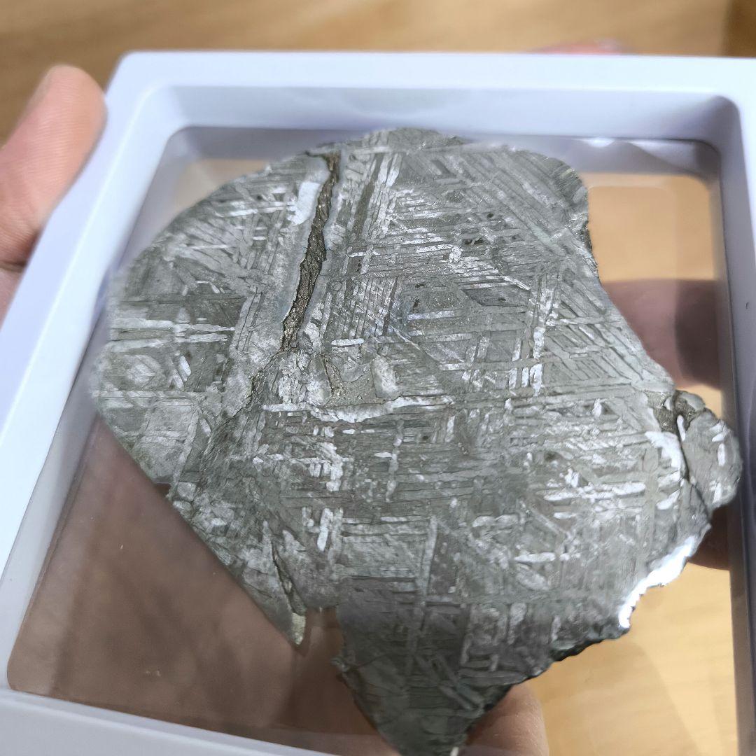 極上 アルタイ鉄隕石 350g 隕石　パワーストーン　宝石 天然石