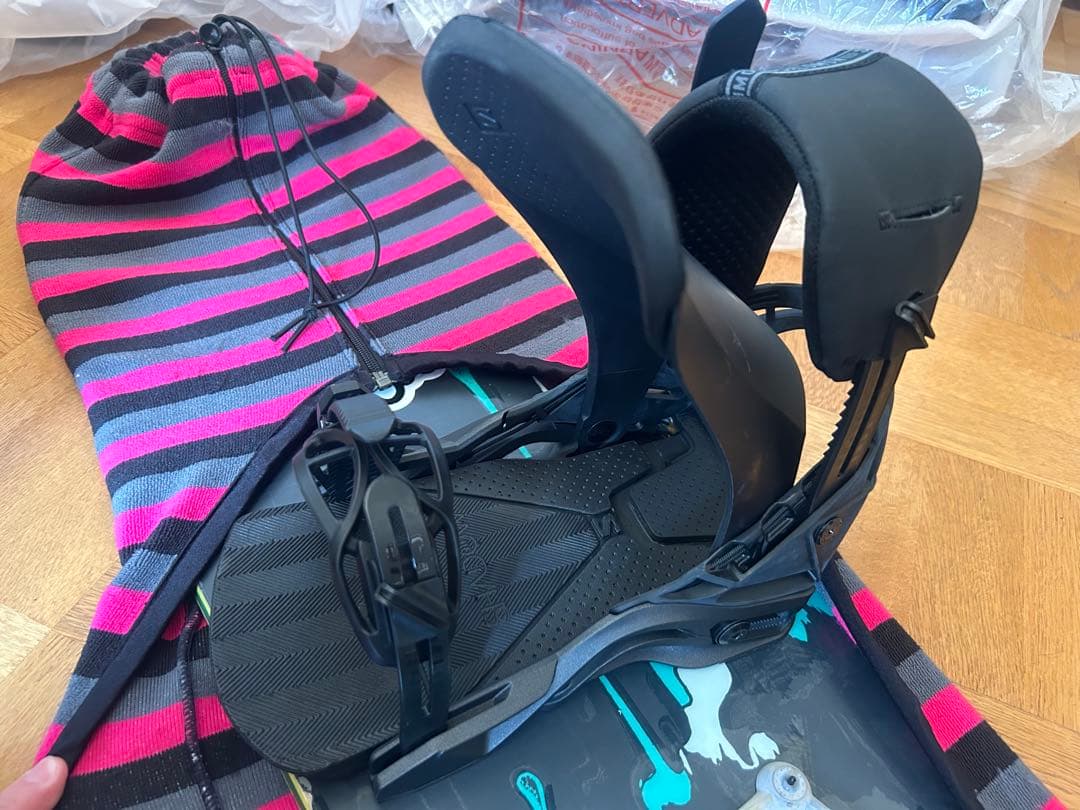 Salomon DISTRICT BLACK スノーボード ビンディング