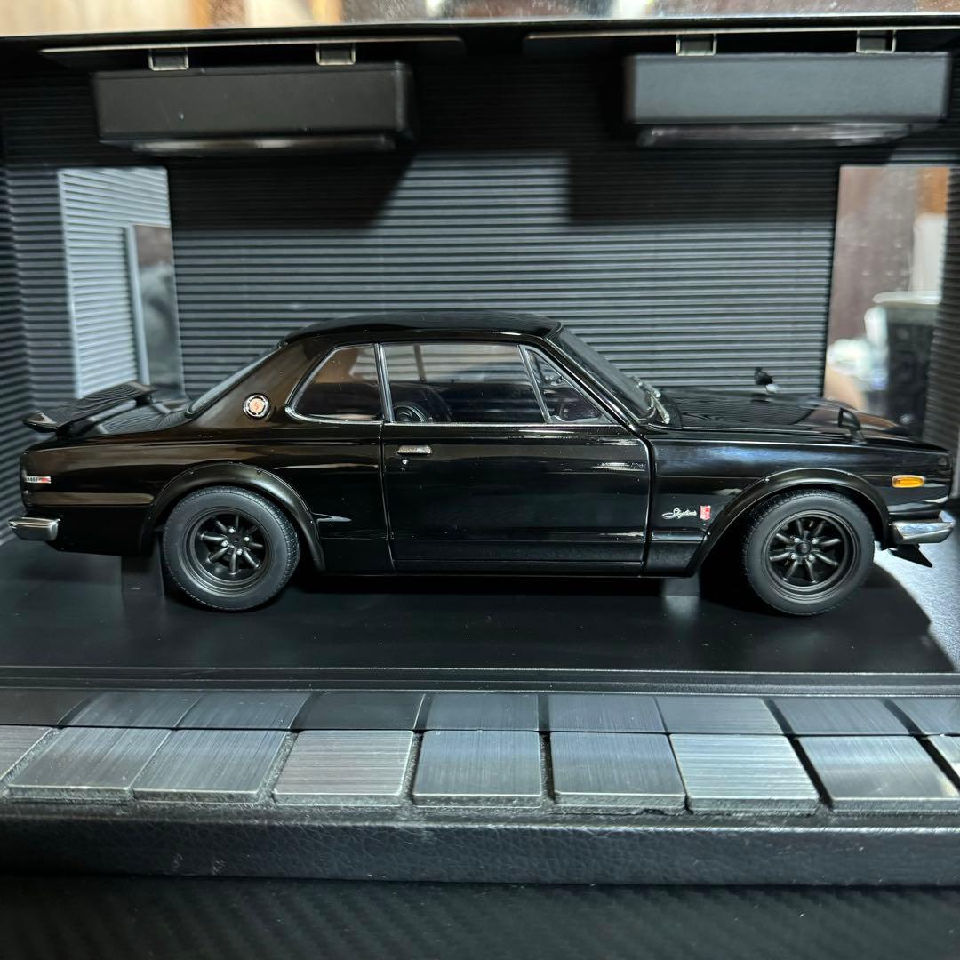 絶版未展示品 オートアート1/18GT-R(KPGC10)チューンドバージョン