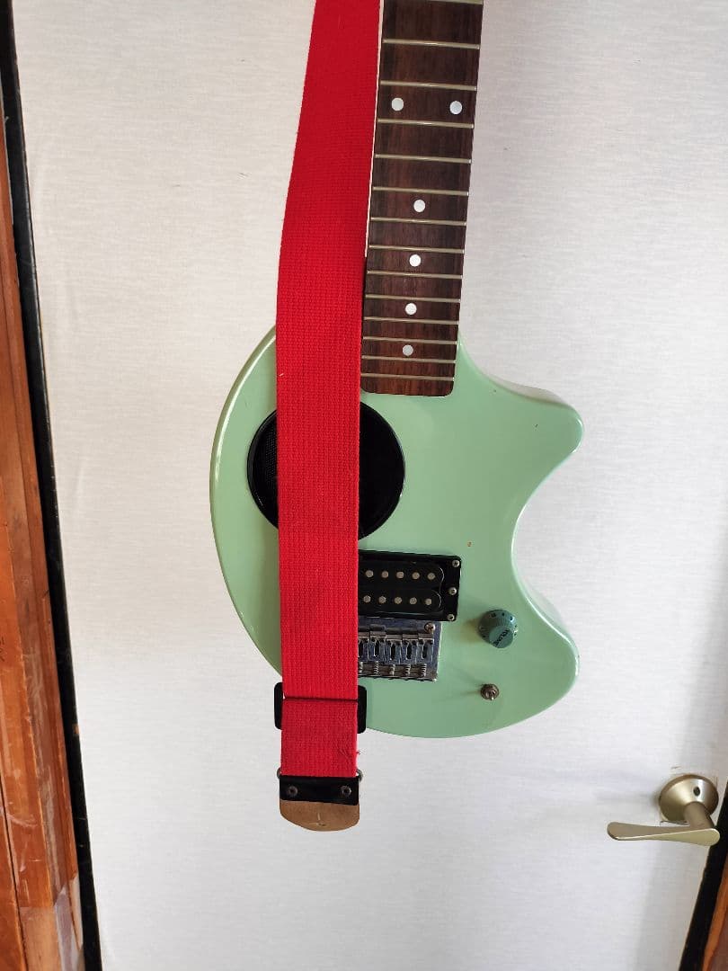 FERNANDES ZO−3 アンプ内蔵ギター