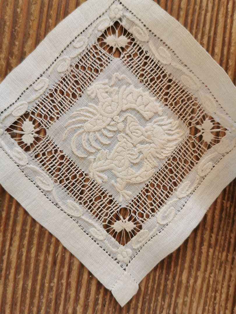 アンティーク 龍のエンブロイダリー 蝶のドローンワークレース シノワズリドイリー