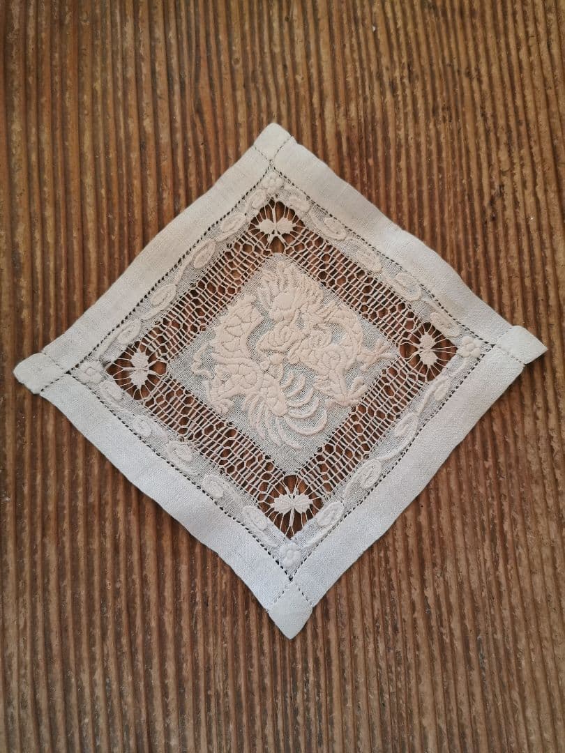 アンティーク 龍のエンブロイダリー 蝶のドローンワークレース シノワズリドイリー
