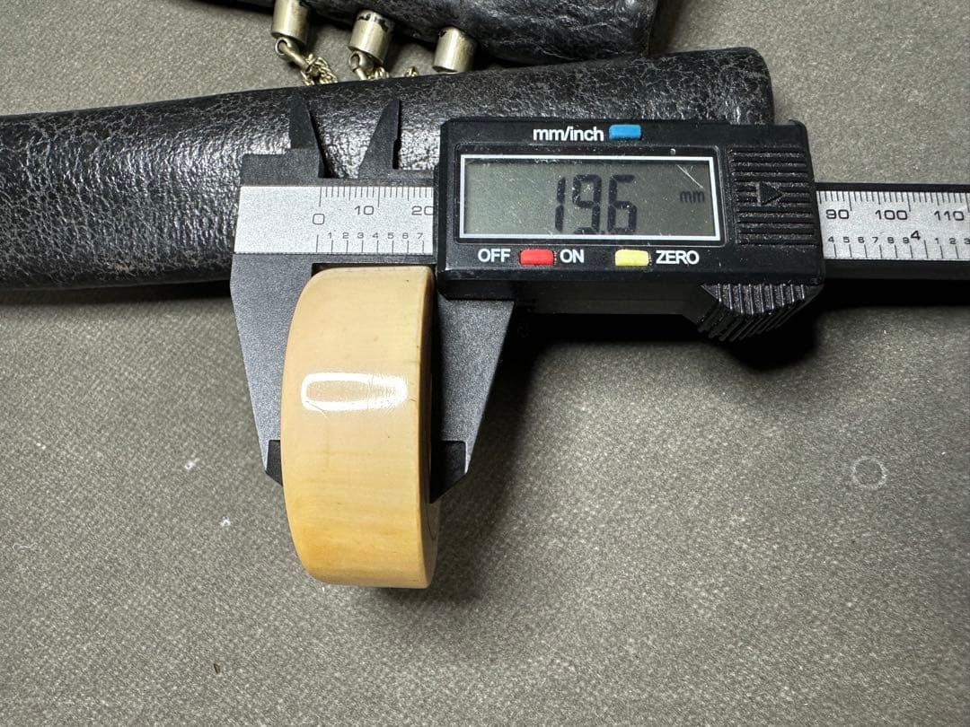 極上　根付　天然素　煙草入れ　煙管入れ材　アンティーク　和彫　置物　骨董　古美術