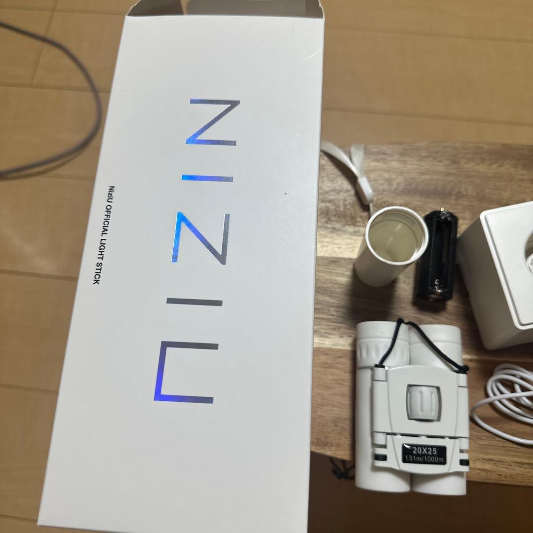 あ*ん様 NiziU 公式ペンライト 2公演使用しました。