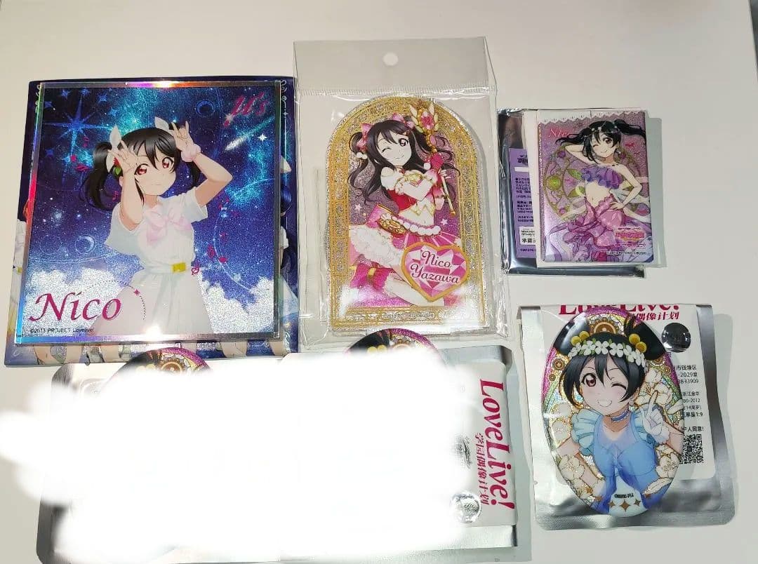 矢澤にこ キラッとアクリルスタンド ホログラム 缶バッジ 色紙