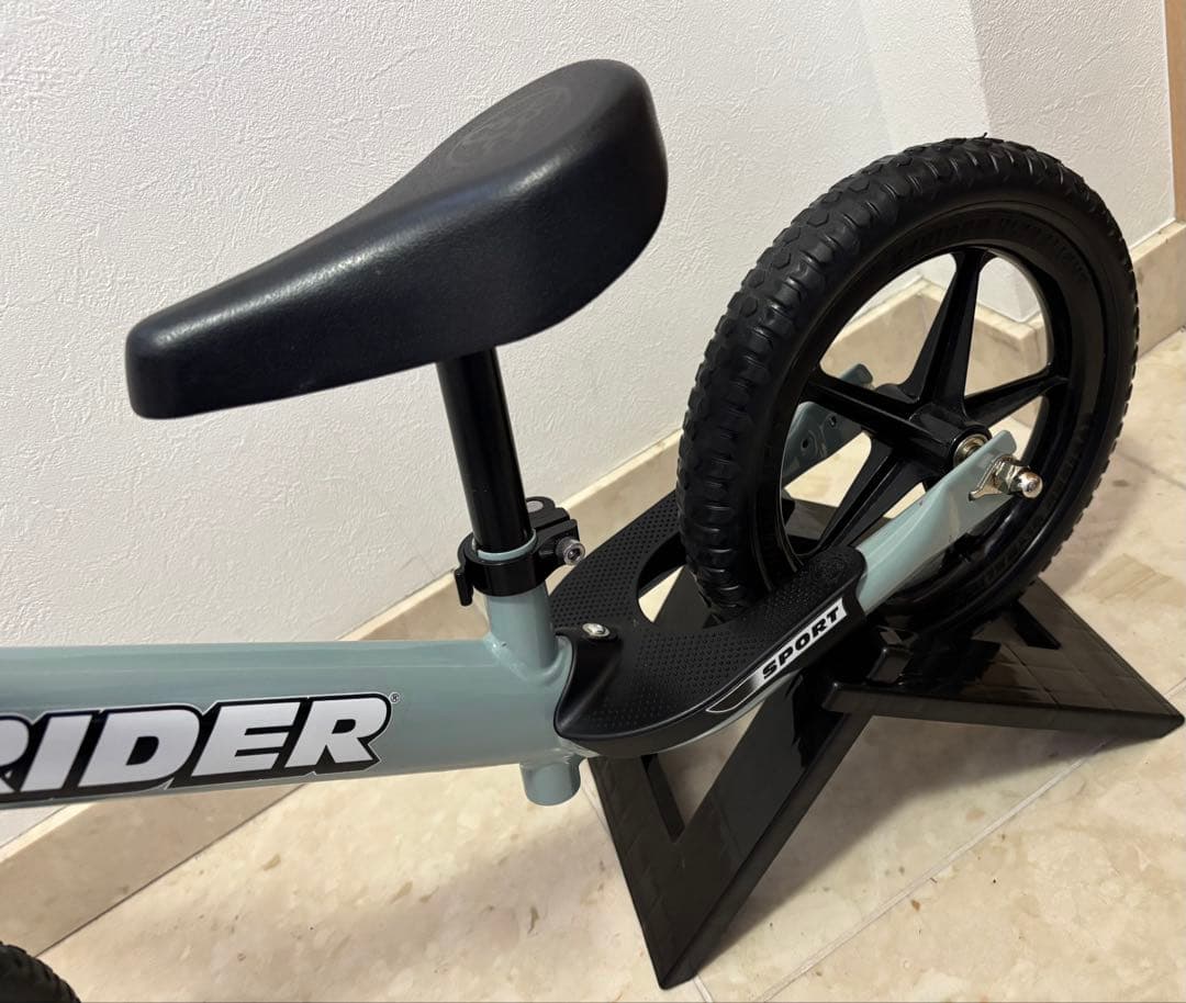 【美品】ストライダー　2023年限定　アイスブルー