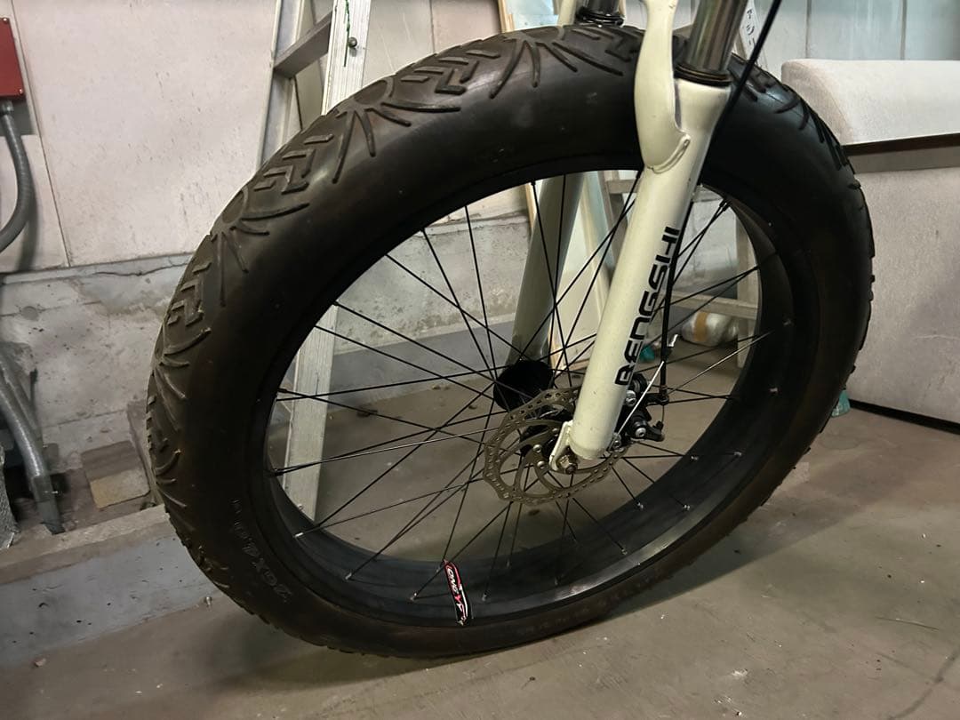 兵庫県神戸市より！BENGSHI ホワイト ファットバイク極太タイヤ　整備済み。
