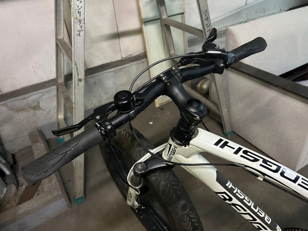 兵庫県神戸市より！BENGSHI ホワイト ファットバイク極太タイヤ　整備済み。