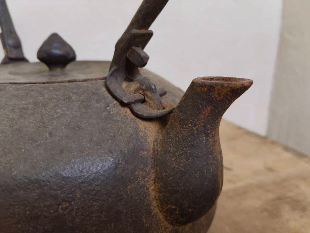 ★南部釜師 及川鉄作 雲龍紋平丸形鉄瓶 茶道具　レトロ　当時物　アンティーク