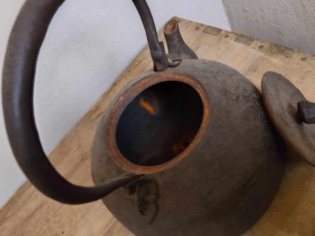 ★南部釜師 及川鉄作 雲龍紋平丸形鉄瓶 茶道具　レトロ　当時物　アンティーク