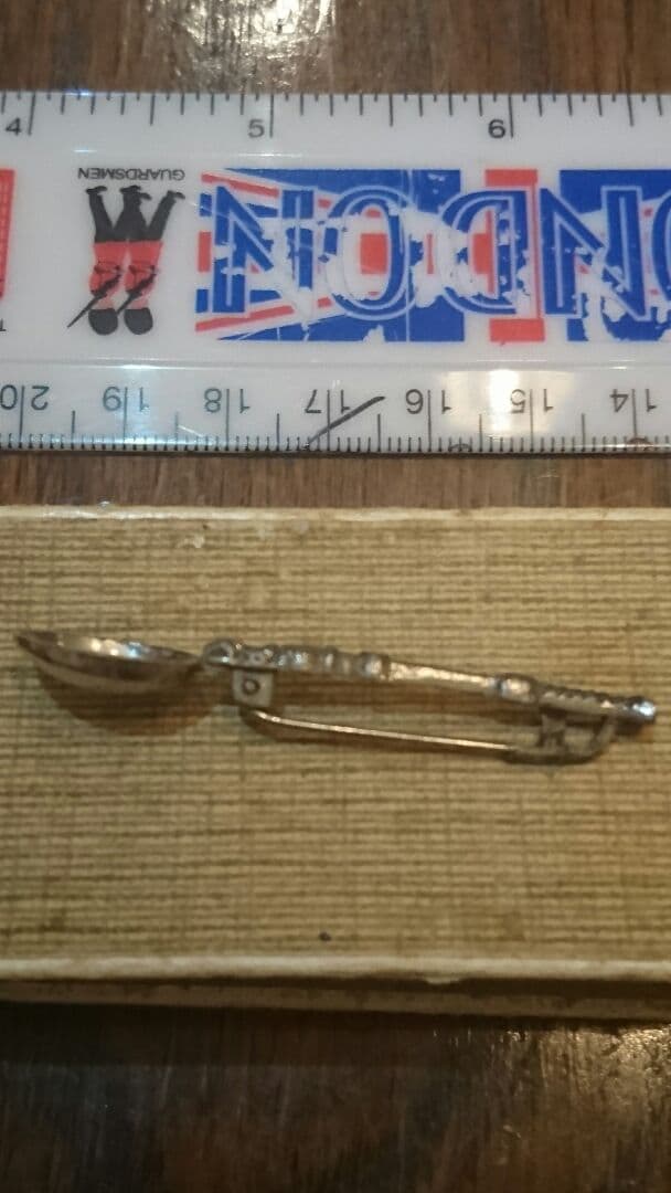 最終価格、箱付き、ベビースプーンのブローチ、誕生祝い