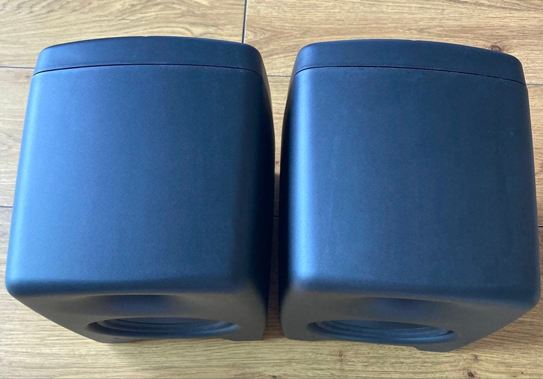 GENELEC M030 ペア モニタースピーカー (アンプ内蔵)