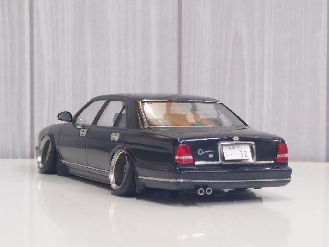 アオシマ Y32 シーマ CIMA 純ベタ仕様　プラモデル　1/24